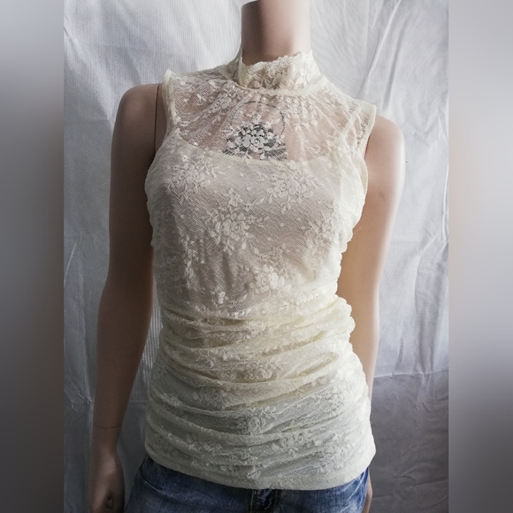 Beautiful top lace large - Picture 4 of 4